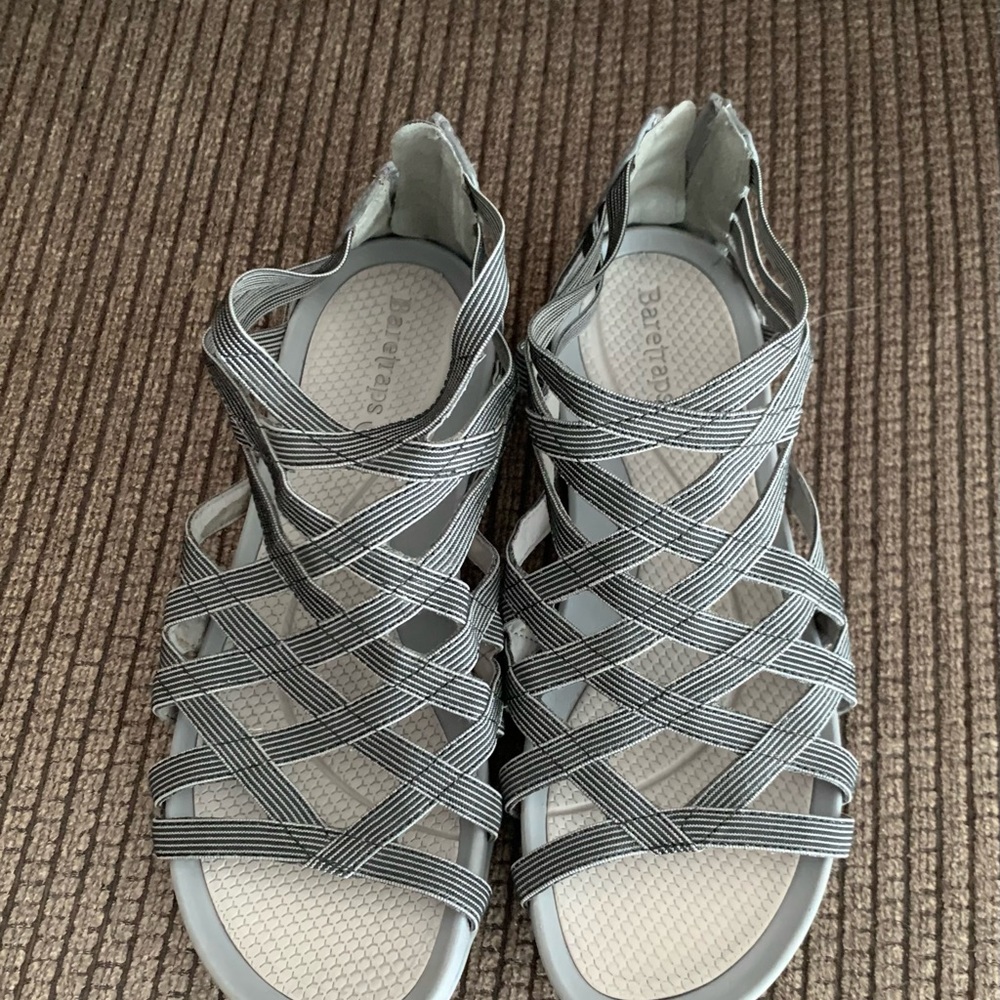 Bare traps sandals